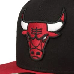 59Fifty NBA Bulls City Patch Cap By New Era -Seeberger || Stetson Verkaufsgeschäft 59Fifty NBA Bulls City Patch Cap by New Era schwarz.64746 4rf4