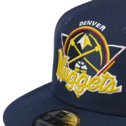9Fifty NBA Tip-Off Nuggets Cap By New Era -Seeberger || Stetson Verkaufsgeschäft 9Fifty NBA Tip Off Nuggets Cap by New Era blau.61858 4rf2